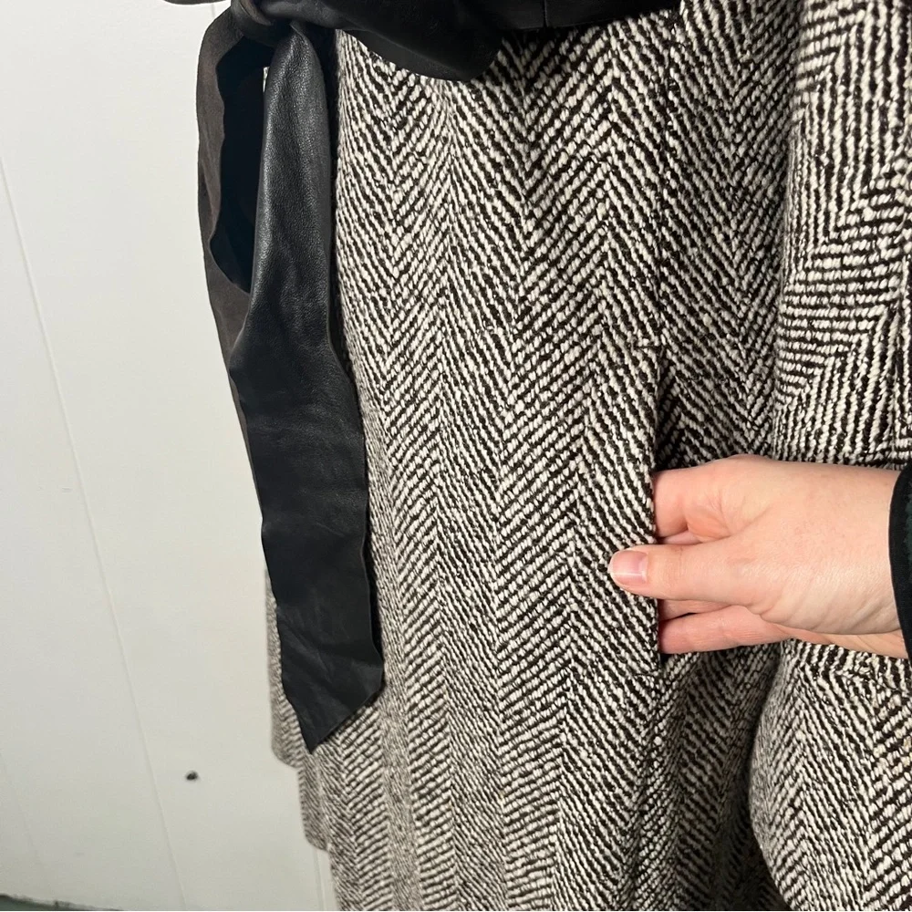 MaxMara Wool Cashmere Herringbone Tweed Trench Dress Coat Leather Belt Size 12 - Picture 4 of 14